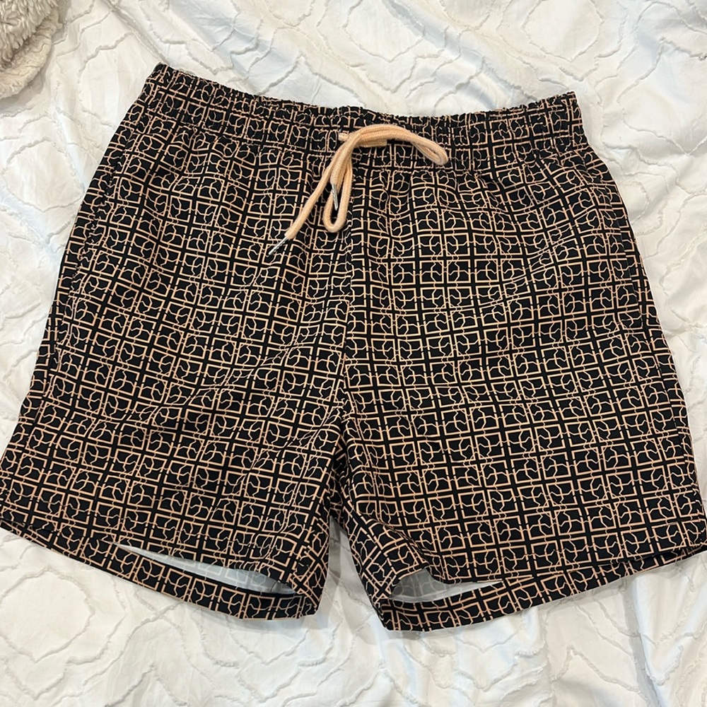 Men’s patterned shorts